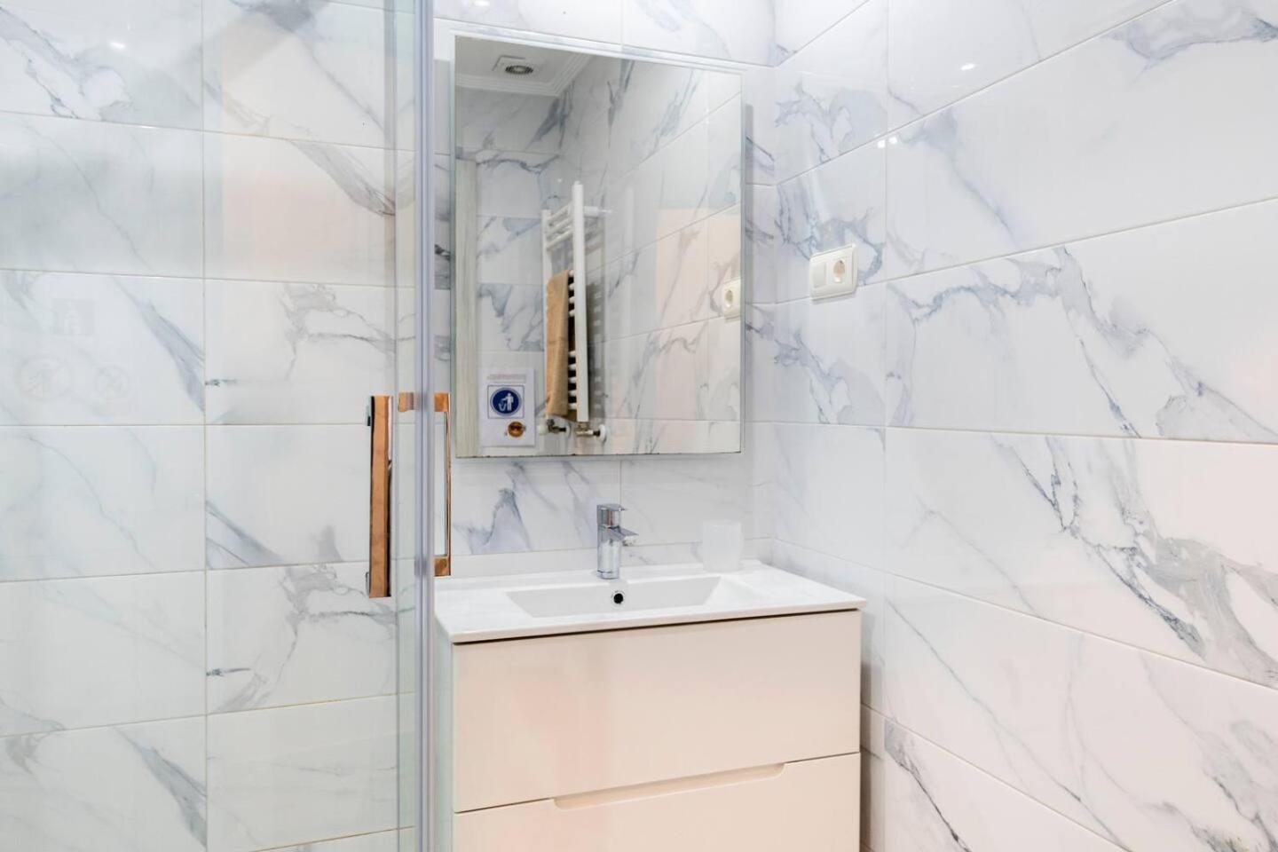 Amplio, Luminoso Y Moderno Cerca Del Casco Viejo Appartement Bilbao Buitenkant foto