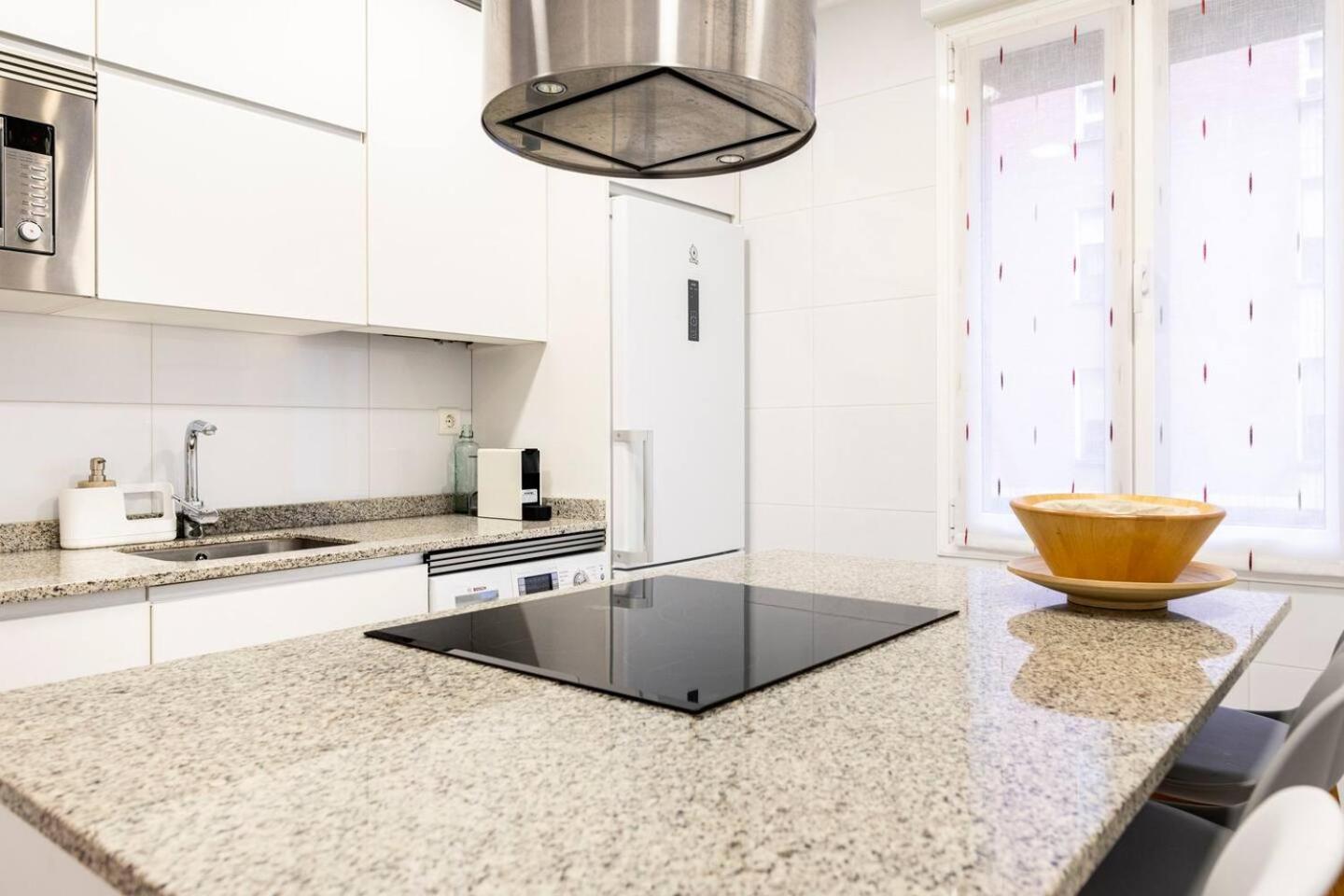 Amplio, Luminoso Y Moderno Cerca Del Casco Viejo Appartement Bilbao Buitenkant foto