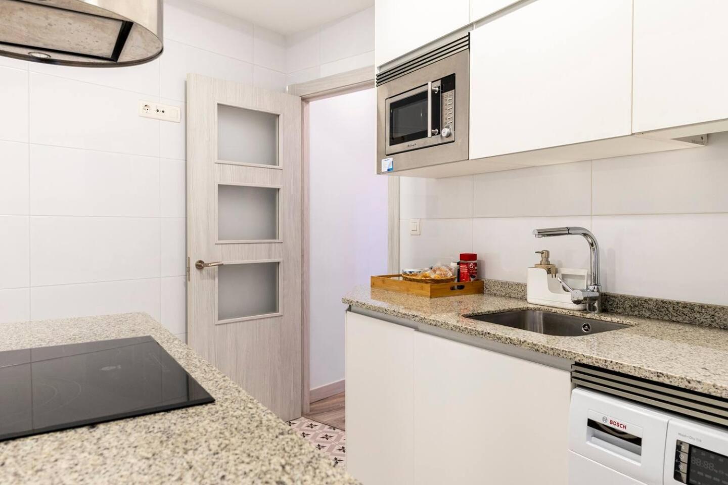 Amplio, Luminoso Y Moderno Cerca Del Casco Viejo Appartement Bilbao Buitenkant foto