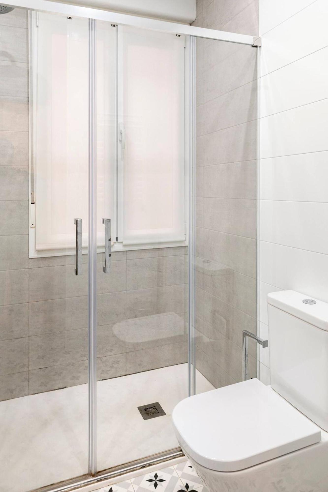 Amplio, Luminoso Y Moderno Cerca Del Casco Viejo Appartement Bilbao Buitenkant foto
